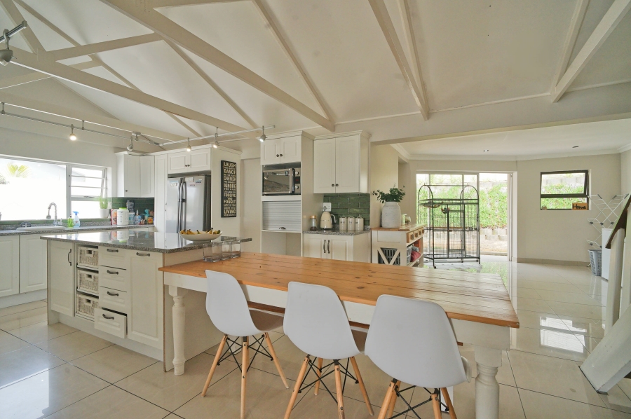 4 Bedroom Property for Sale in Winterstrand Eastern Cape